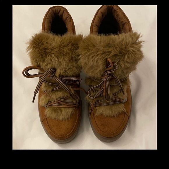 COOLWAY furry high top booties.  NEW - Picture 3 of 8